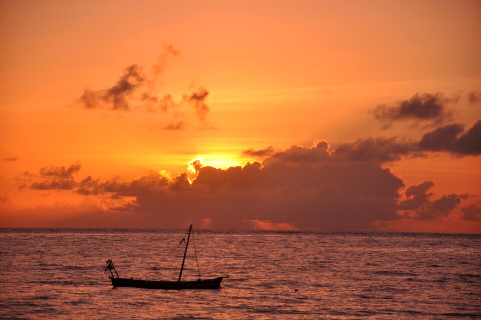 Dawn dusk boat photo