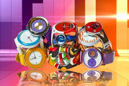 Chronometer time clockwise