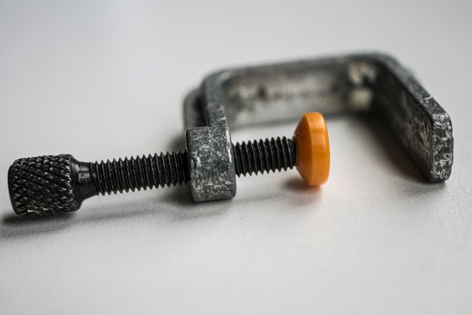 Equipment screw clamp tool