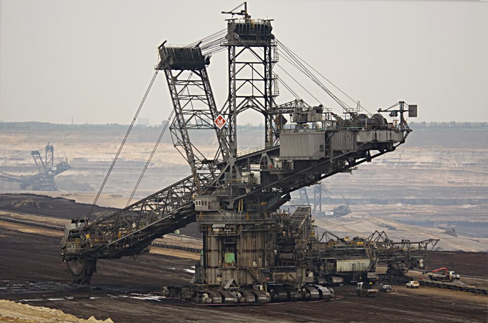 Hard steel open pit mining