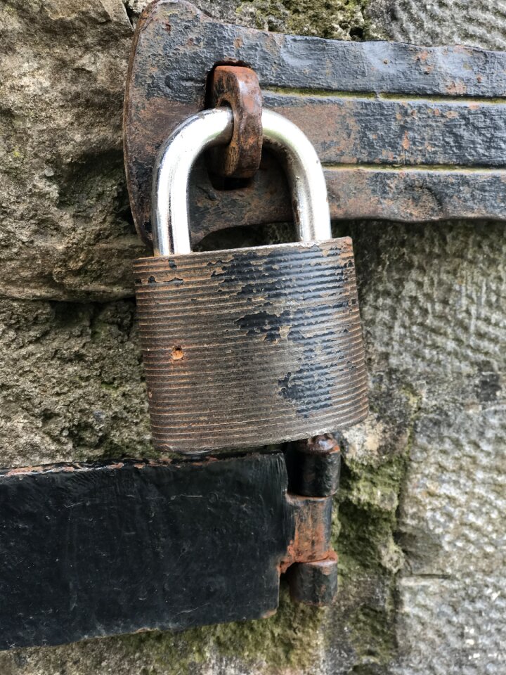 Metal closed moments