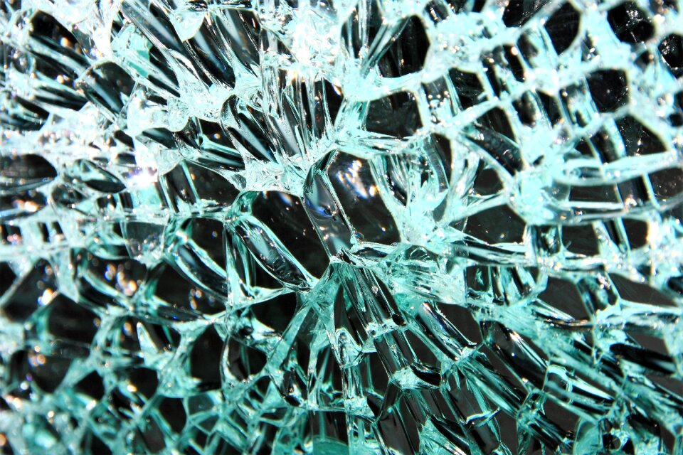 Disc splitter cracks