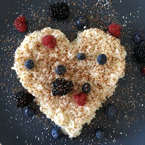Cook rice pudding heart