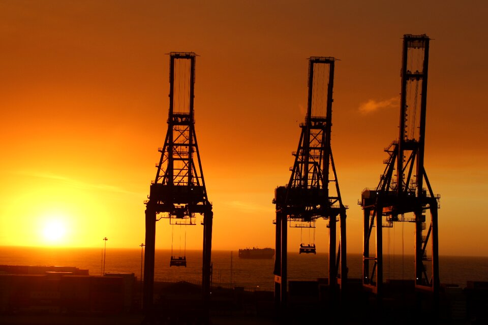 Shadows silhouette port
