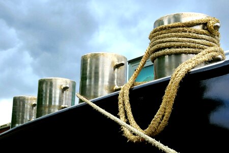 Maritime railing dew