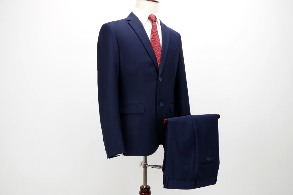 Suit suits men's suits