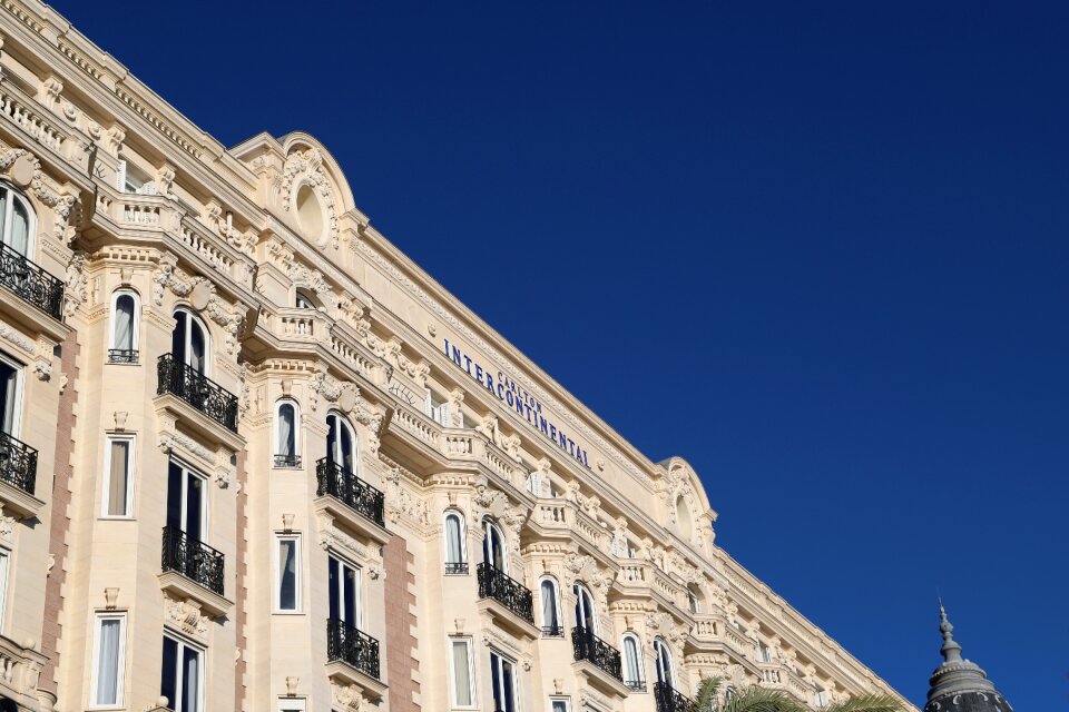 Building all facade