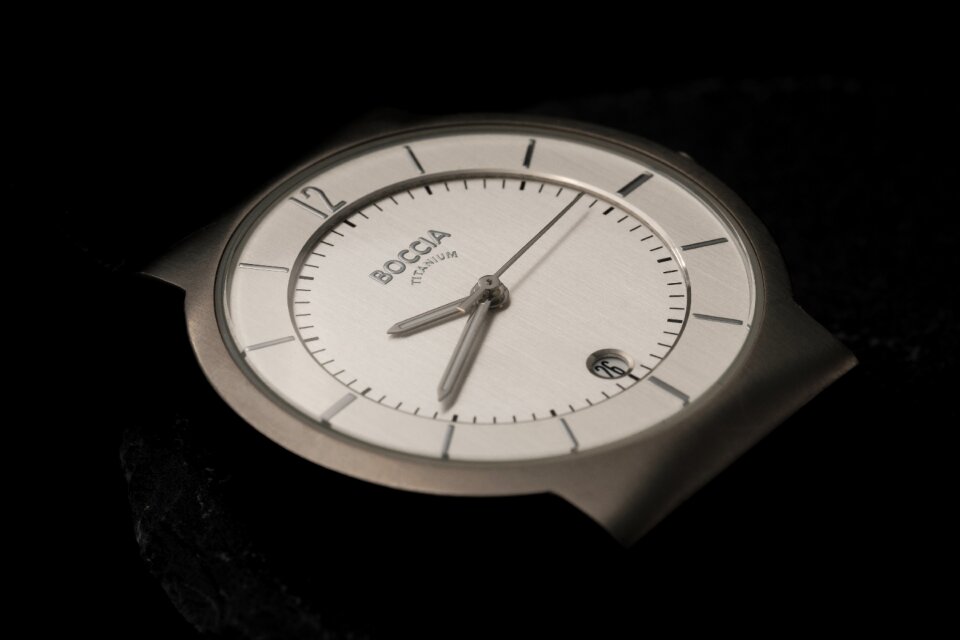 Time indicating mens clock face