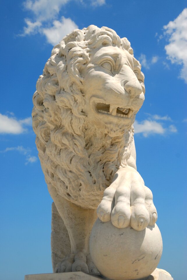 Travel art monument