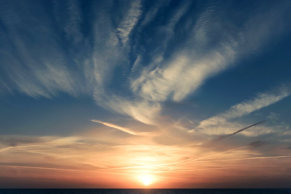 Horizon majestic sun