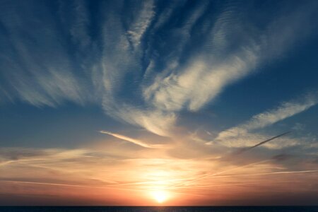 Horizon majestic sun photo
