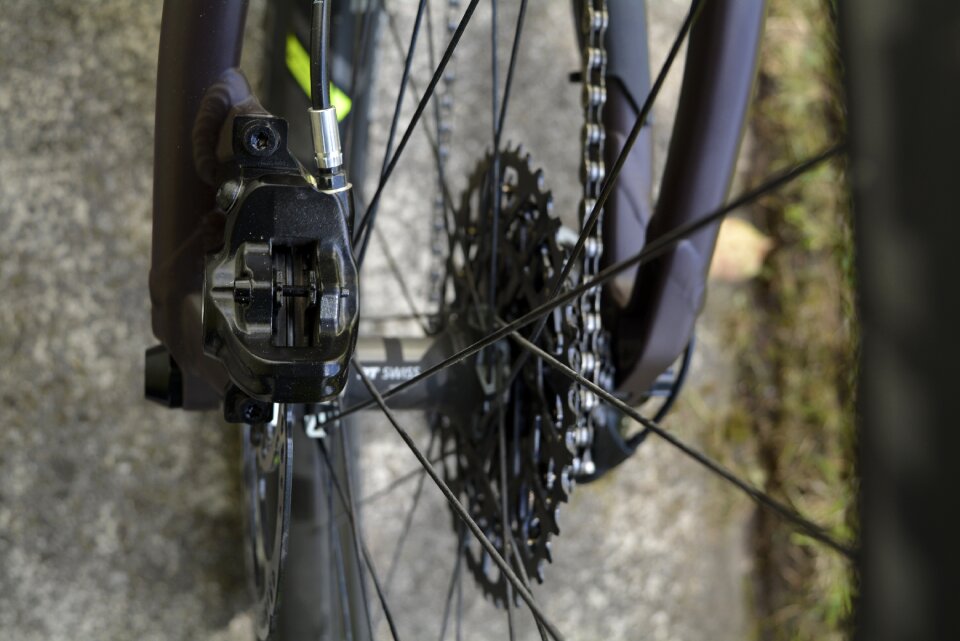 Disc brake mountain bike slow change