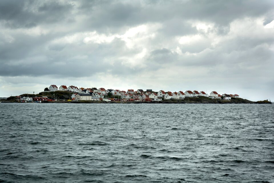 Sea horizon island