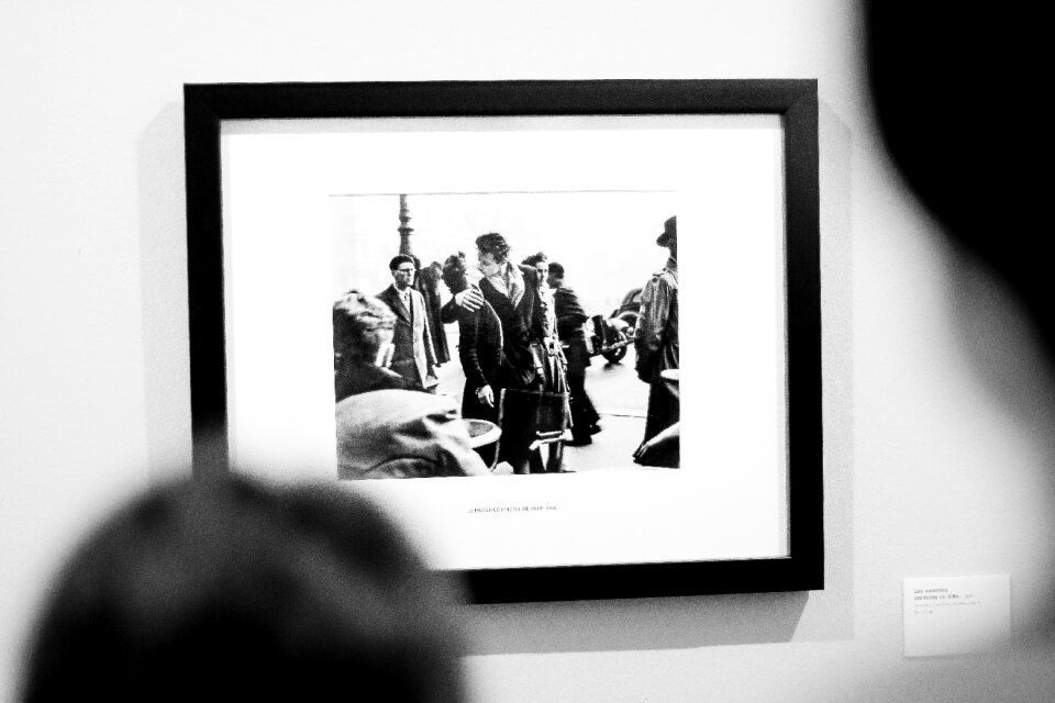 Frame wall black and white