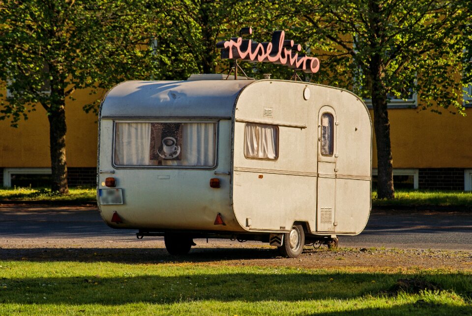 Skuril funny caravan