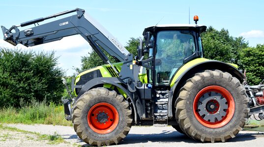 Agricultural machine vehicle harvester