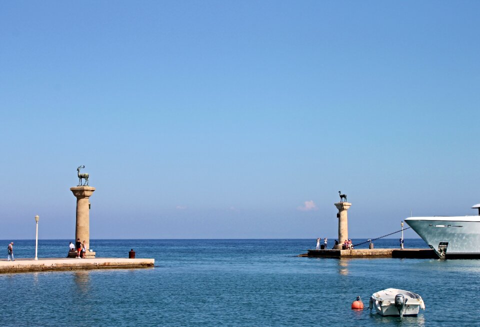 Harbour entrance colossus columnar