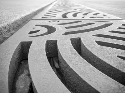 Grates swirls concrete