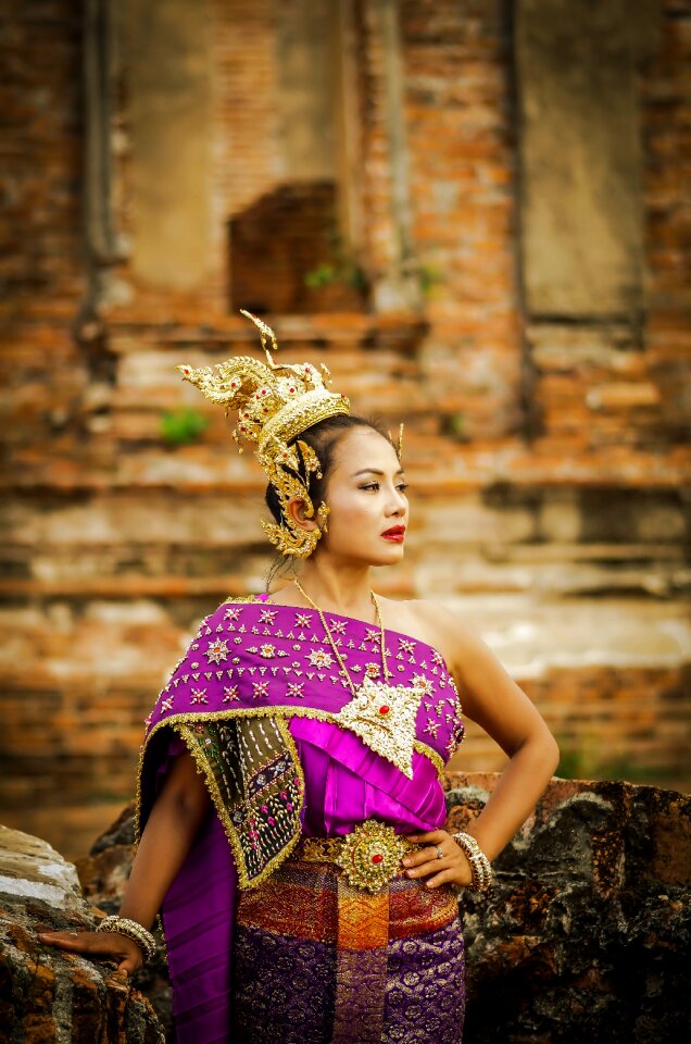 Lady purple gold