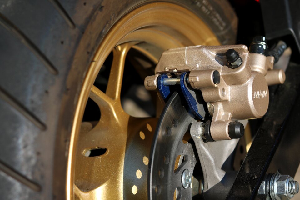 Disc brakes spokes drive