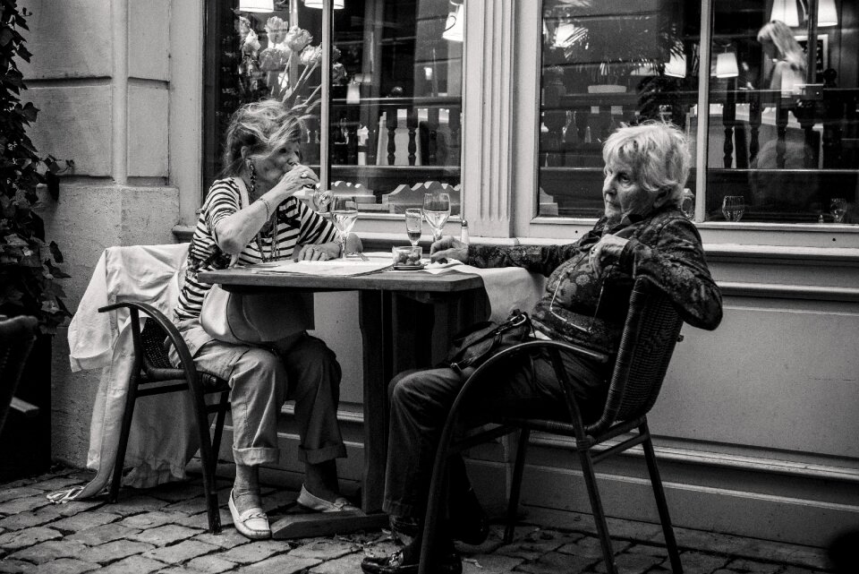 Restaurant sitting friend