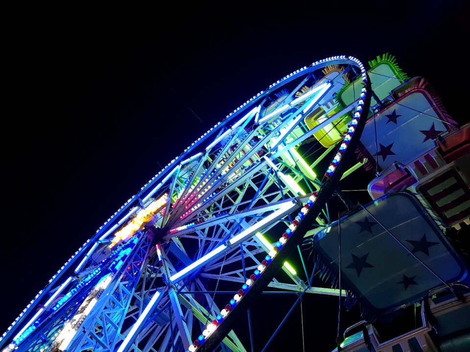 Park rides ferris wheel
