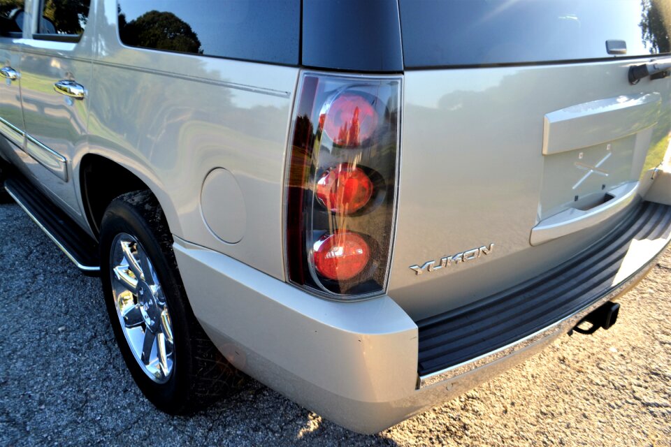 Rear exterior window