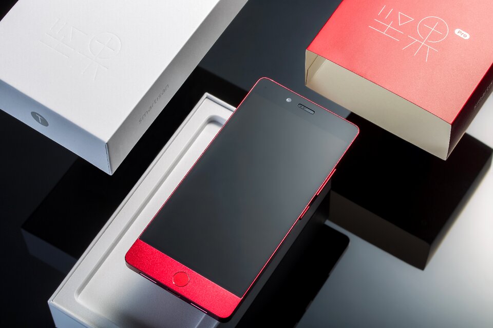 Gadget touchscreen cellphone