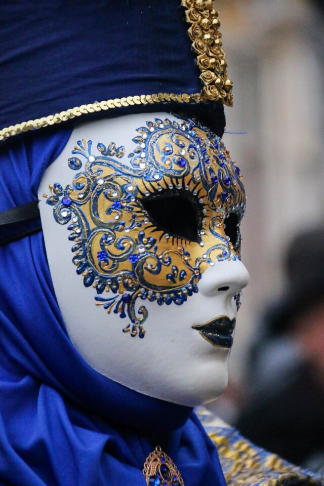Portrait festival blue