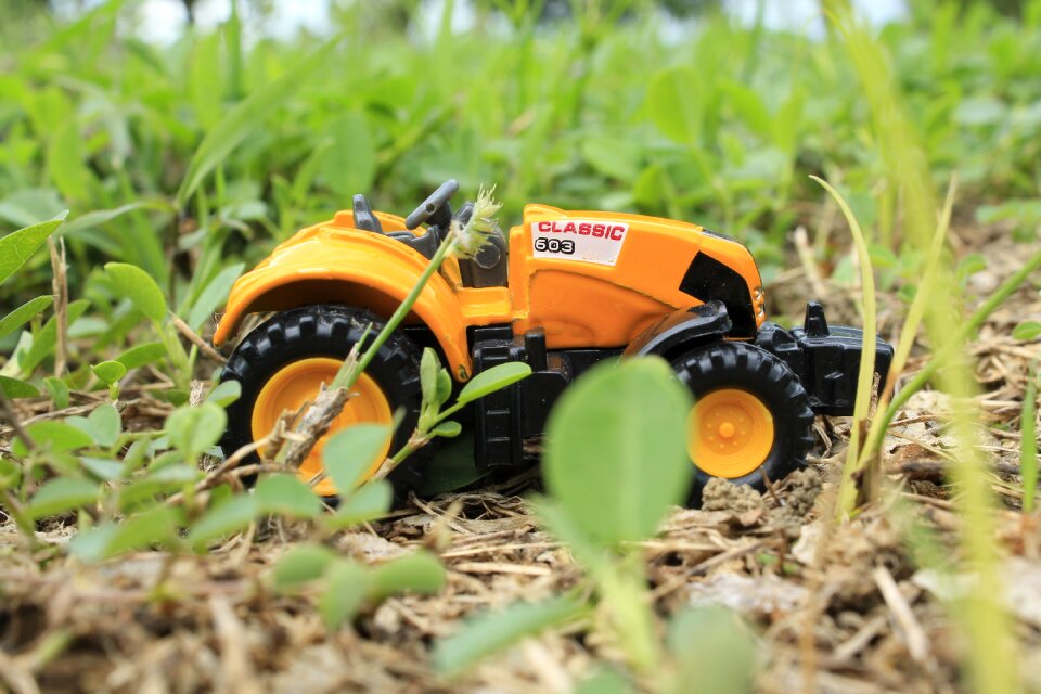 Tractor toy construction