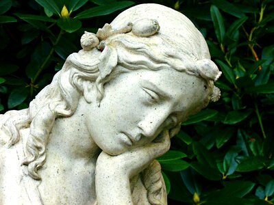 Face figure sculpture
