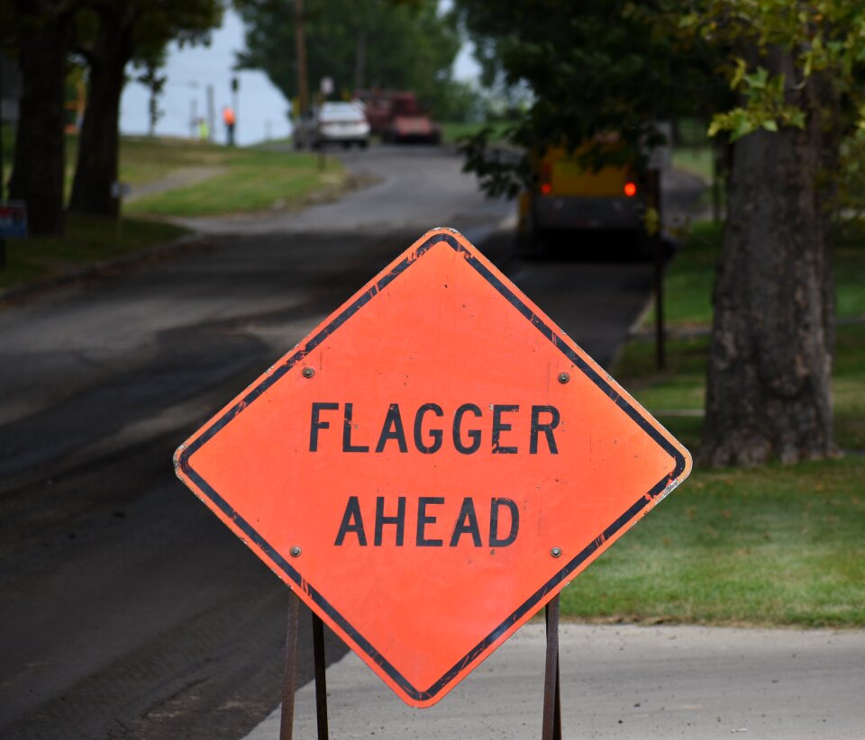 Safety sign flagman