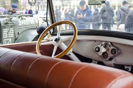 Interior steering wheel tree