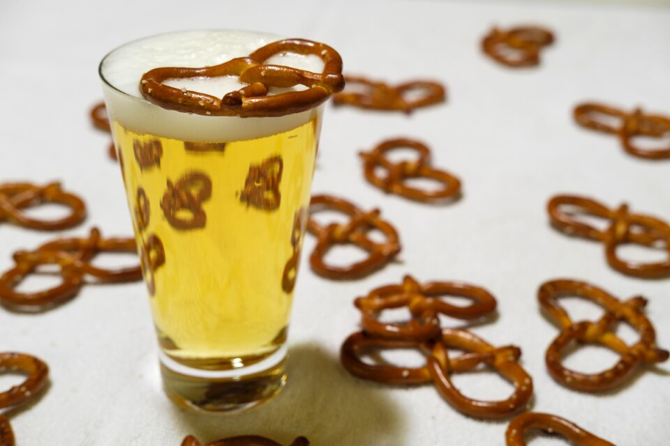 Lye pretzel beer drink