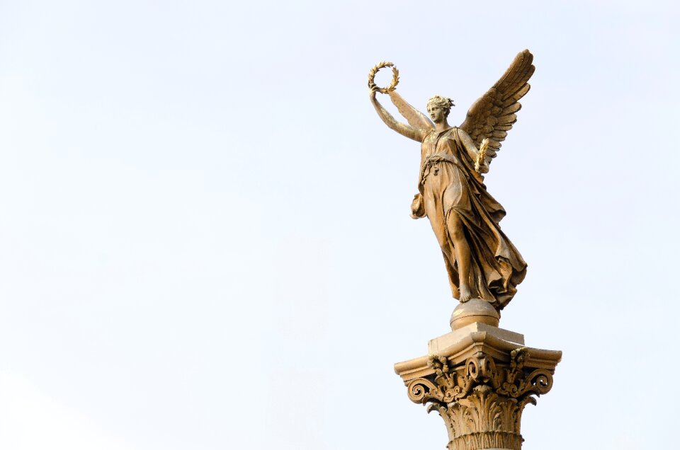 Statue sculpture monument