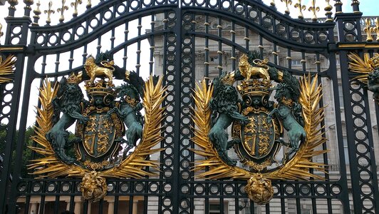 Royal coat of arms castle goal