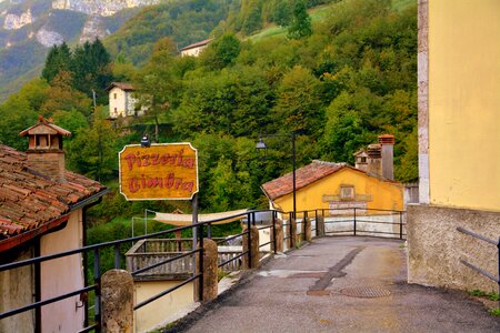 Houses pizzeria the european path