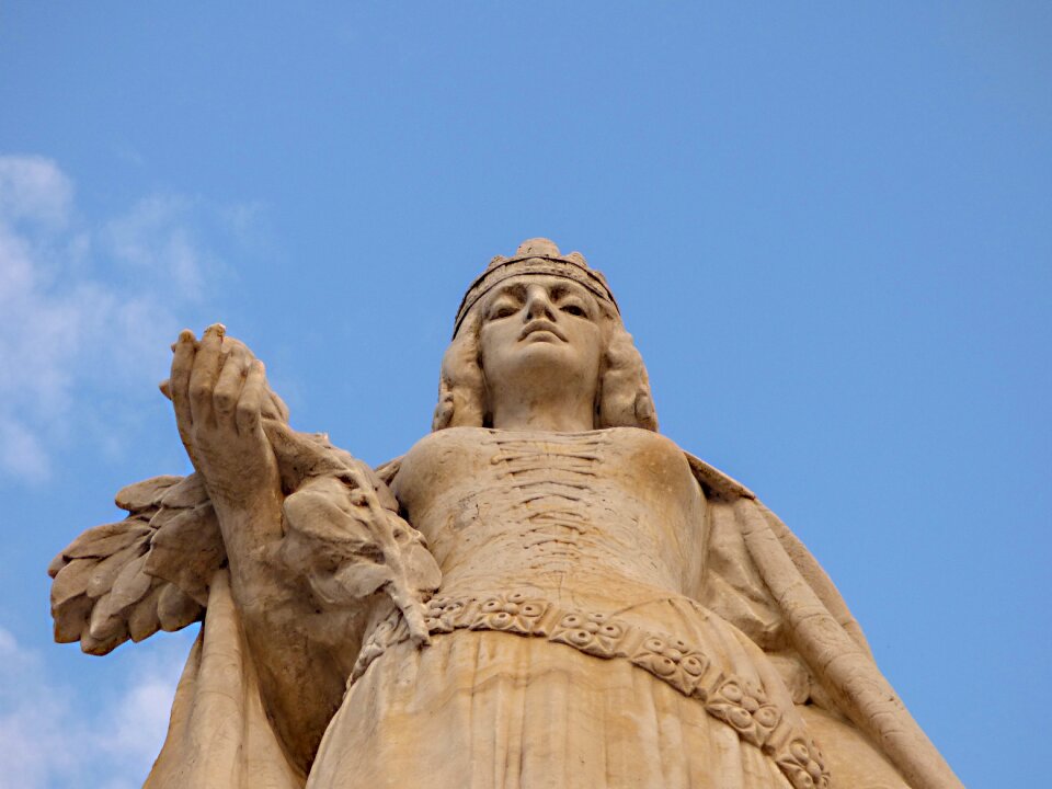 Art monument architecture