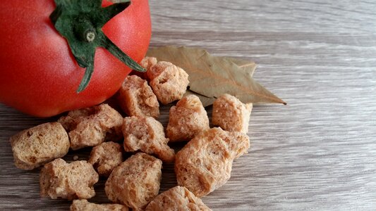Tomato laurel soy textured