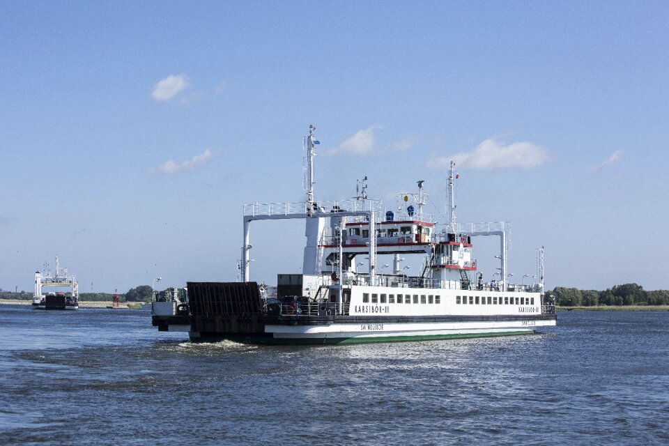Crossing transport shipping