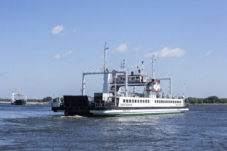 Crossing transport shipping photo