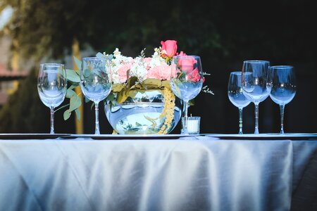 Dishes tablecloth organization photo