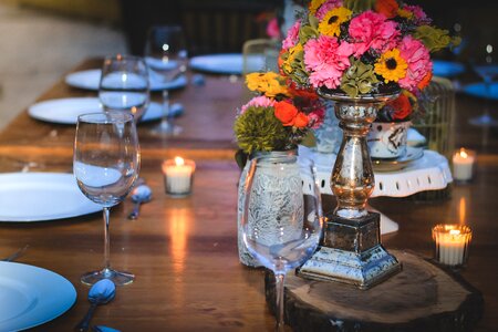 Dishes tablecloth organization photo