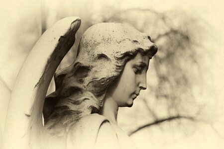 Sculpture female grave photo
