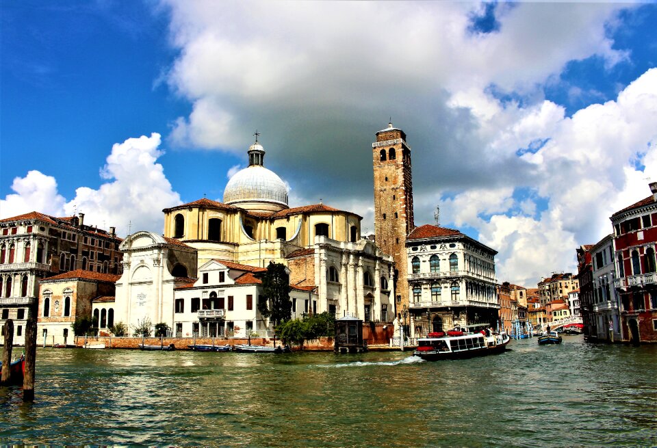 Water venice historic building