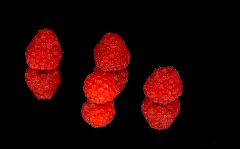 Berries red mirrored