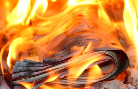 The burning of the newspaper burn glow