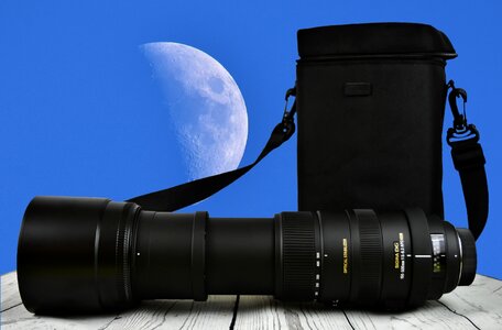 Sigma 150-500mm zoom lens photo