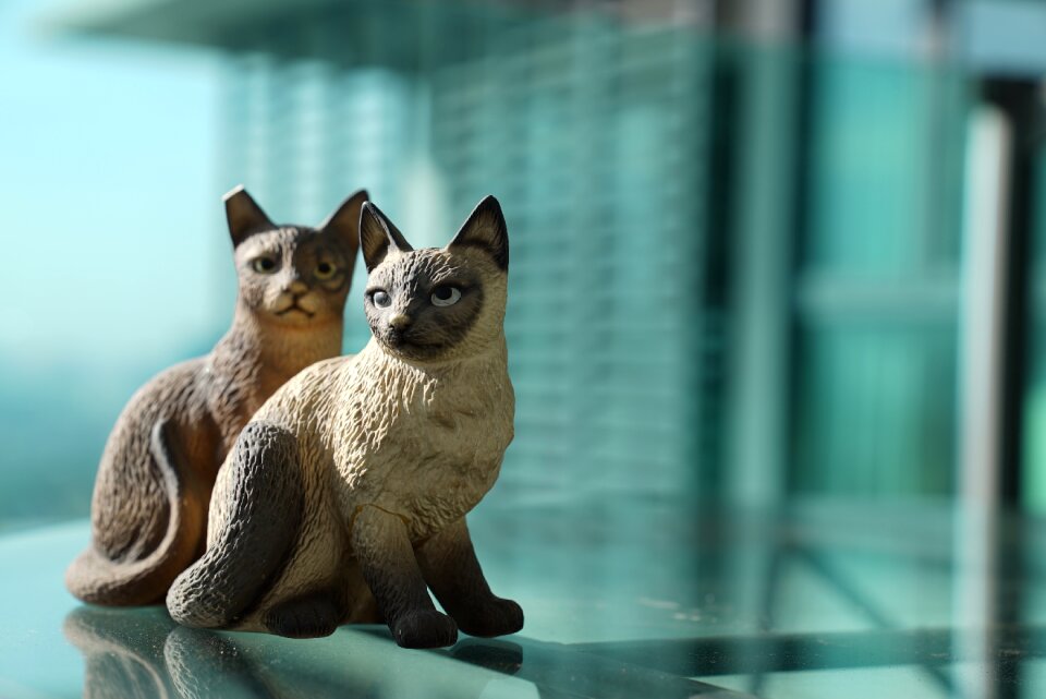 Decoration figurine alert