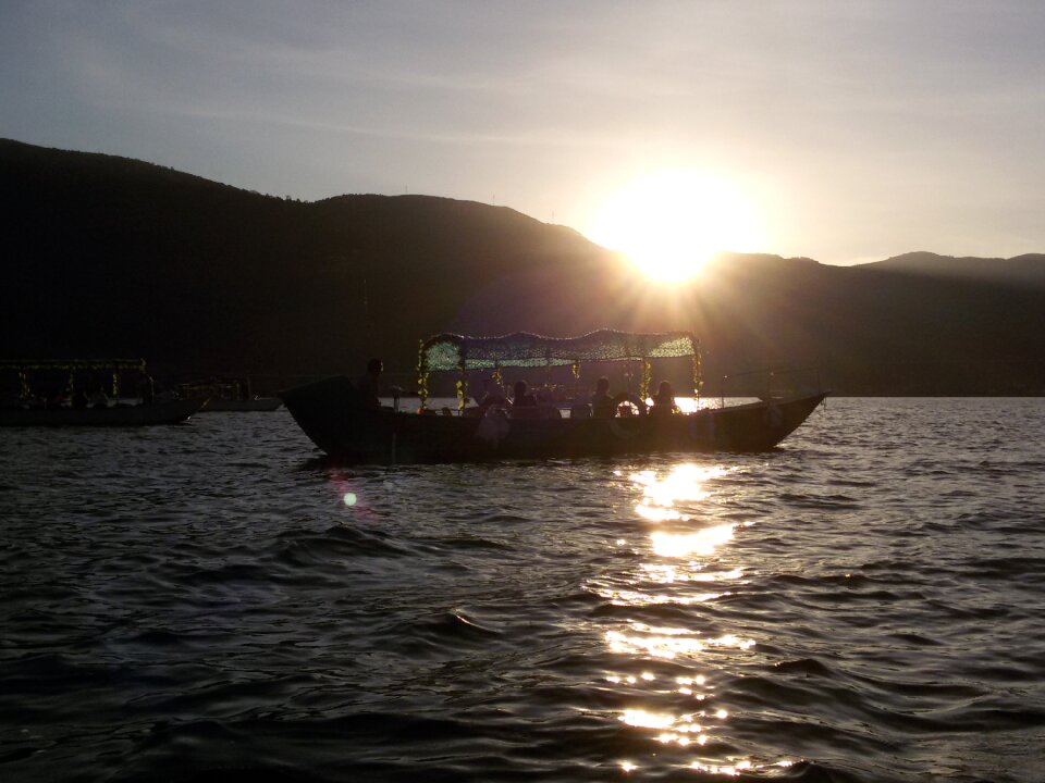 Lake wave boat